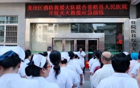 龙圩区消防救援大队联合苍梧县人民医院开展灭火救援应急演练 