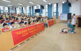 苍梧县人民医院开展防范中小学生溺水急救技能培训进校园活动 